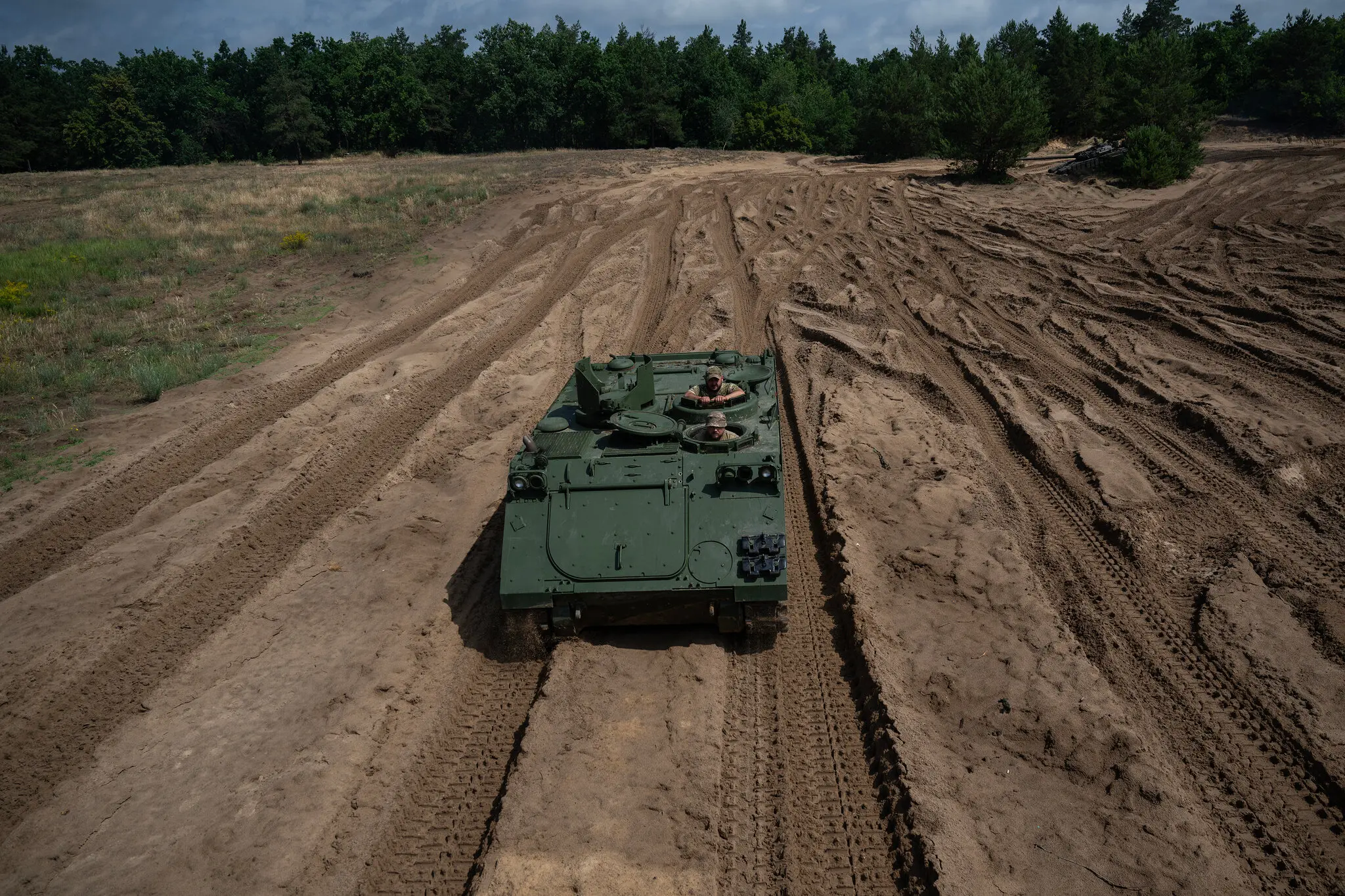Минулого тижня в навчальному центрі українські військові відпрацьовували керування американськими бронетранспортерами М113.